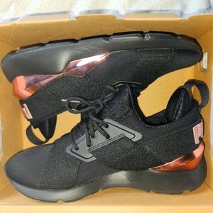 Puma shoes size 6 Blk & Gold new